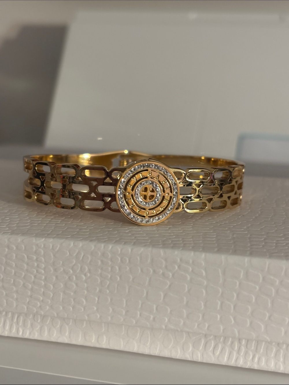 Fashion Jewelry Gold Link Bracelet with Crystal Medallion